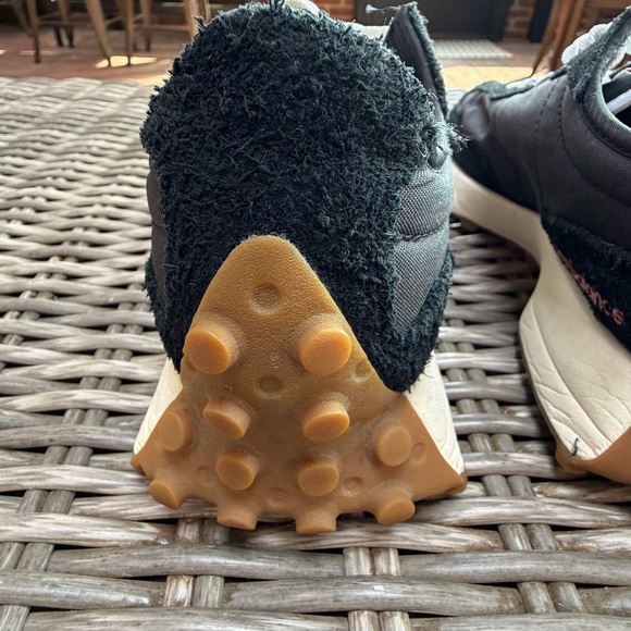 New Balance 327! Like NEW!!!! - Picture 8 of 16